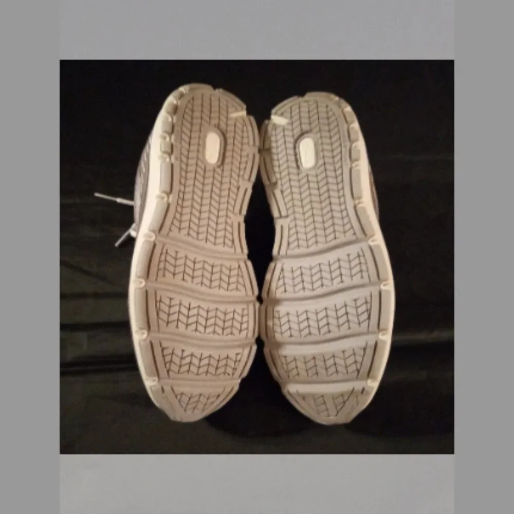 BROOKS Addiction Walker Suede Shoes - Picture 8 of 10